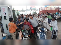 बुरहानपुर: ड्राइवरों की हड़ताल के बीच उड़ी अफवाह, पेट्रोल पंपों पर भीड़ हुई बेकाबू