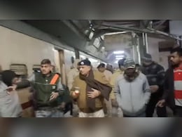 Robbers Loot Passenger Train In Bihar, Open Fire At Man Who Protested Robbers Loot Passenger Train In Bihar, Open Fire At Man Who Protested