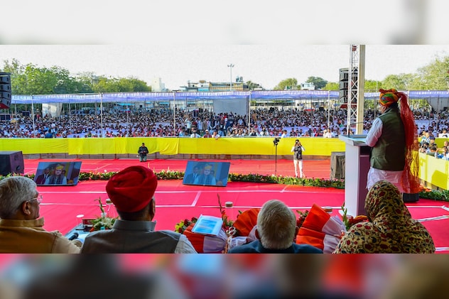 राज्य में सीबीआई के लिए रास्ते खुले हैं...! पूर्ववर्ती सरकार के गढ़ में जमकर बरसे CM भजनलाल शर्मा राज्य में सीबीआई के लिए रास्ते खुले हैं...! पूर्ववर्ती सरकार के गढ़ में जमकर बरसे CM भजनलाल शर्मा