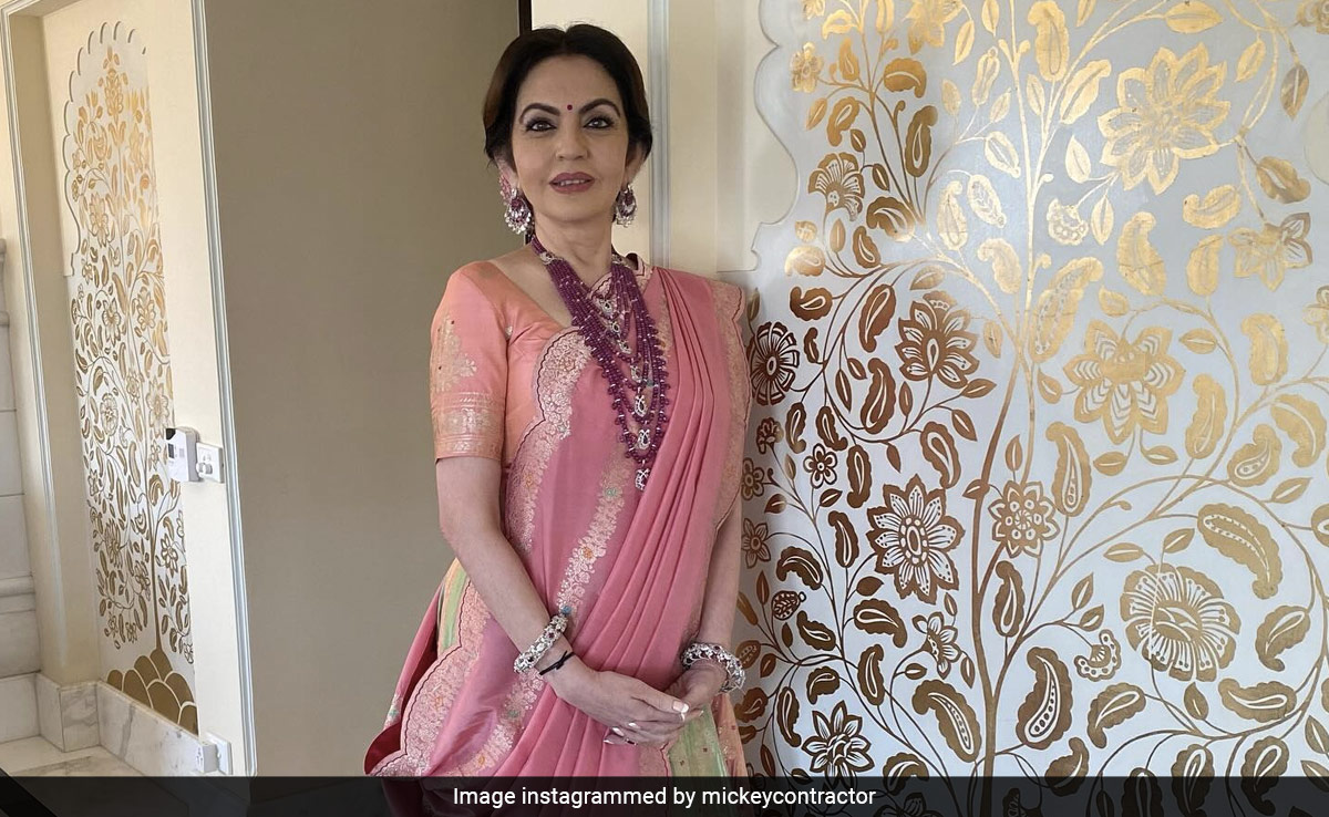 Nita Ambani Walks Straight Out Of A Stunning Ethnic Dream In A Dual Toned <i>Lehenga Saree</i>