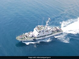 भारतीय तटरक्षक बल ने 27 बांग्लादेशी मछुआरों को बचाया, गियर टूटने से समुद्र में फंस गए थे सभी भारतीय तटरक्षक बल ने 27 बांग्लादेशी मछुआरों को बचाया, गियर टूटने से समुद्र में फंस गए थे सभी