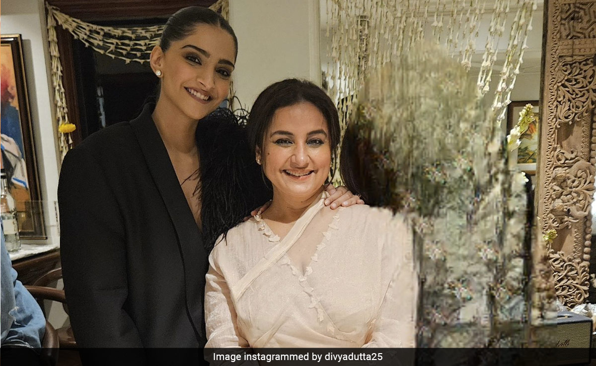 Divya Dutta Shares Pic With "Lovely" Sonam Kapoor From Javed Akhtar's Birthday Party