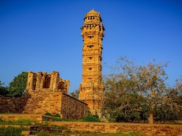 Chittorgarh: जिस विजय स्तम्भ को राजस्थान पुलिस ने अपना प्रतीक चिन्ह बनाया, आज उसी पर जड़ा है ताला