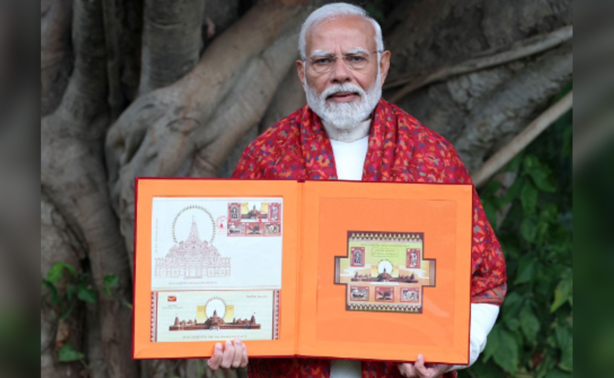 पीएम मोदी ने राम मंदिर पर जारी किया डाक टिकट, भगवान हनुमान से लेकर शबरी तक दिखे