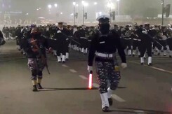 दिल्ली: कर्तव्य पथ पर जोरों-शोरों से हो रही है गणतंत्र दिवस परेड की तैयारी दिल्ली: कर्तव्य पथ पर जोरों-शोरों से हो रही है गणतंत्र दिवस परेड की तैयारी
