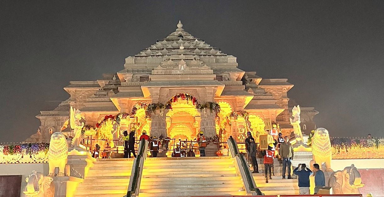 अयोध्या में भारी भीड़ को देखते हुए दर्शन के लिए सभी वीआईपी पास रद्द, 17 को है रामनवमी