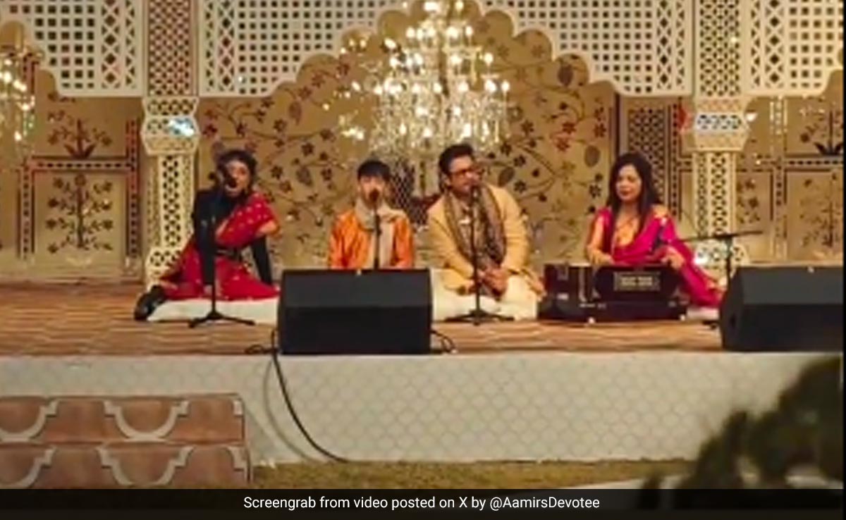 Aamir Khan, Kiran Rao And Son Azad Perform At Ira Khan-Nupur Shikhare's <i>Sangeet</i> Night