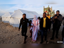 Pics: Gaza Couple Marry In Tent City With Barbed Wire Fence Pics: Gaza Couple Marry In Tent City With Barbed Wire Fence