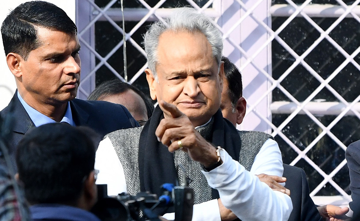 Bharat Jodo Nyay Yatra: राहुल गांधी के खिलाफ FIR की बात सुन भड़की कांग्रेस, अशोक गहलोत बोले- 'CM को अधिकार नहीं की वो...'