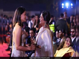 ICYMI: Alia Bhatt And Shefali Shah's <i>Darlings</i> Reunion At Filmfare Awards ICYMI: Alia Bhatt And Shefali Shah's <i>Darlings</i> Reunion At Filmfare Awards