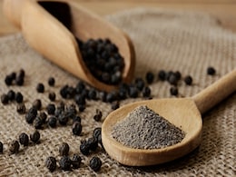 Black Pepper And Honey: सर्दियों में जरूर खाना चाहिए काली मिर्च और शहद, मिलते हैं गजब के फायदे, जानिए इस्तेमाल का तरीका Black Pepper And Honey: सर्दियों में जरूर खाना चाहिए काली मिर्च और शहद, मिलते हैं गजब के फायदे, जानिए इस्तेमाल का तरीका