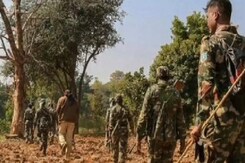 Sukma Naxal Attack: छत्तीसगढ़ के सुकमा में बड़ा नक्सली हमला, 13 जवान घायल Sukma Naxal Attack: छत्तीसगढ़ के सुकमा में बड़ा नक्सली हमला, 13 जवान घायल