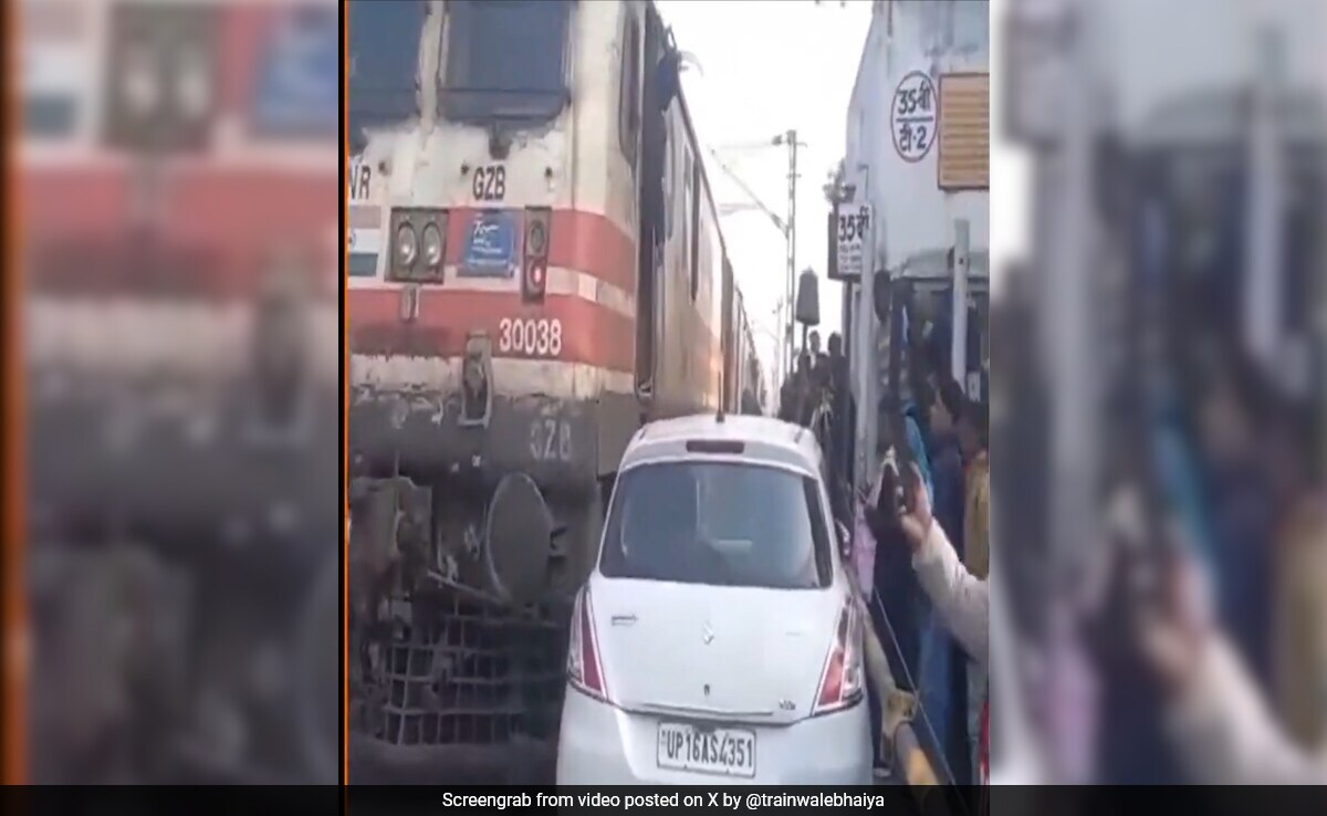 Train Fail Car Narrowly Avoids Collision With Incoming Train At Railway Crossing ...