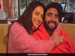 नए साल पर आई रकुल प्रीत सिंह की शादी की खबर, इस तारीख को लेंगी जैकी भगनानी संग सात फेरे नए साल पर आई रकुल प्रीत सिंह की शादी की खबर, इस तारीख को लेंगी जैकी भगनानी संग सात फेरे