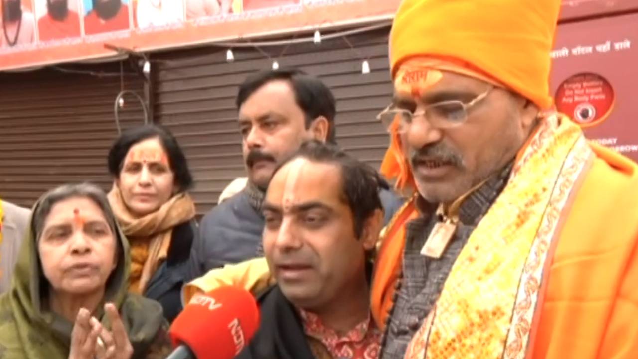 प्राण प्रतिष्ठा से एक दिन पहले अयोध्या में कैसा है माहौल?