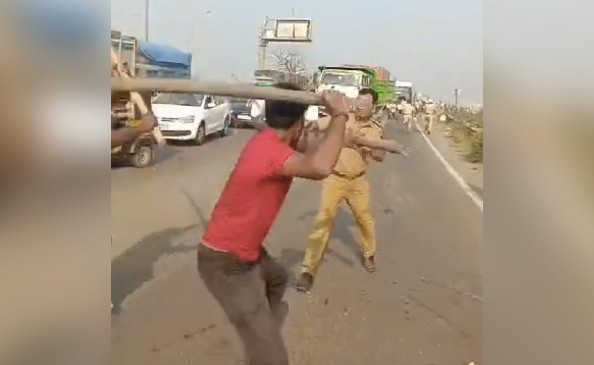 Cop Attacked, Chased Away By Protesting Truck Drivers In Maharashtra