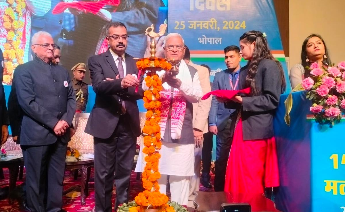 चुनाव आयोग ने MP के 28 अधिकारियों को किया सम्मानित, विधानसभा चुनाव में बेस्ट परफॉर्मेंस के लिए मिला अवॉर्ड