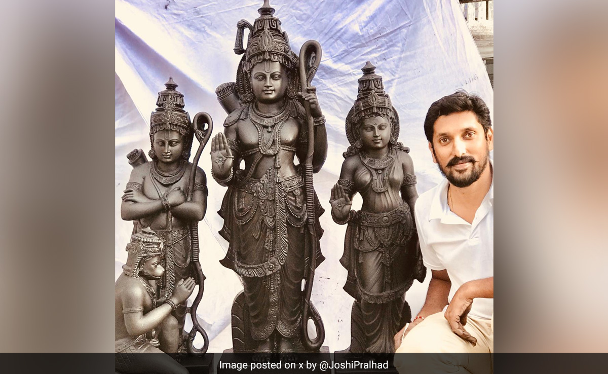 "Reveal Your Face Through My Hands," Prayed Sculptor Before Starting Ram Idol