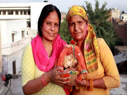 लड्डू गोपाल को सुलाने के पहले जरूर करें ये काम, सुख समृद्धि से भर जाएगा घर लड्डू गोपाल को सुलाने के पहले जरूर करें ये काम, सुख समृद्धि से भर जाएगा घर