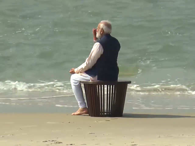PM Modi Performs "<i>Pranayama</i>", Offers Prayers At Ram Setu Site In Tamil Nadu