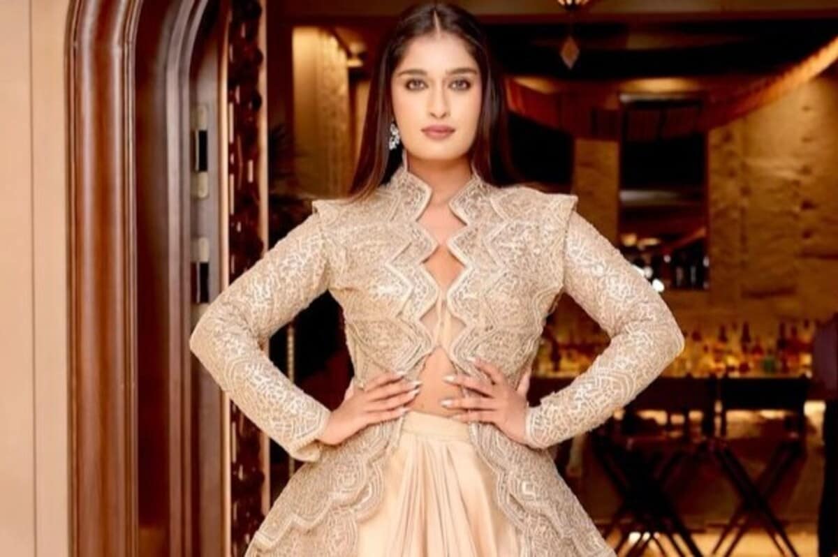 Green Glamour: Niharika Nm in a Sizzling Parrot Green Sequin Dress Green Glamour: Niharika Nm in a Sizzling Parrot Green Sequin Dress