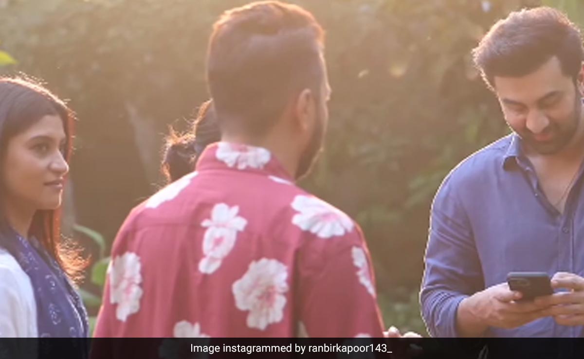 After Viral Video Of Ranbir Kapoor And Konkona Sen Sharma Gives Internet <i>Wake Up Sid</i> Feels, A Karan Johar Update