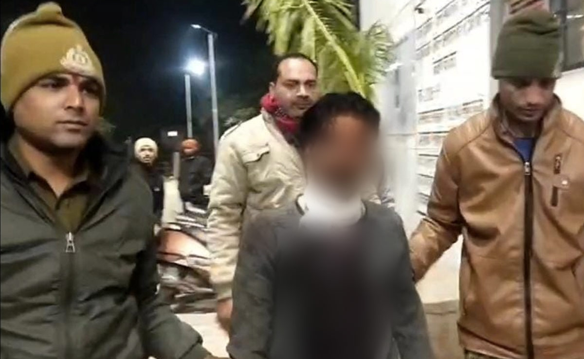 मन्नत पूरी होने पर भक्त ने की हवन में सिर काटकर चढ़ाने की कोशिश, अस्पताल में भर्ती