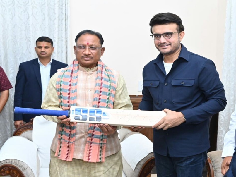 CM का क्रिकेट प्रेम : BCCI के पूर्व अध्यक्ष सौरव गांगुली से विष्णुदेव साय ने कहा- लकड़ी से खुद&nbsp;बनाता&nbsp;था&nbsp;बैट