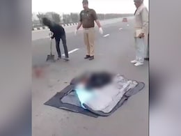 भयावह! एक्सप्रेसवे पर रातभर रौंदते रहे वाहन, फावड़े से खुरचकर हटाया शव, अंगुली से होगी शिनाख्त भयावह! एक्सप्रेसवे पर रातभर रौंदते रहे वाहन, फावड़े से खुरचकर हटाया शव, अंगुली से होगी शिनाख्त