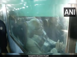 Video: ML Khattar Ditches Plane, Chopper, Boards Train To Delhi Due To Fog Video: ML Khattar Ditches Plane, Chopper, Boards Train To Delhi Due To Fog