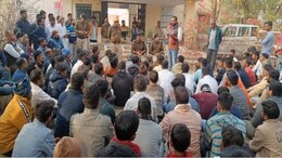 Ram Mandir Invitation: अयोध्या का निमंत्रण देने गए VHP कार्यकर्ताओं पर हमला, पूर्व मंत्री के भाई को पुलिस ने किया गिरफ्तार