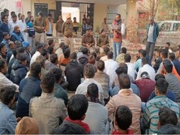 Ram Mandir Invitation: अयोध्या का निमंत्रण देने गए VHP कार्यकर्ताओं पर हमला, पूर्व मंत्री के भाई को पुलिस ने किया गिरफ्तार Ram Mandir Invitation: अयोध्या का निमंत्रण देने गए VHP कार्यकर्ताओं पर हमला, पूर्व मंत्री के भाई को पुलिस ने किया गिरफ्तार