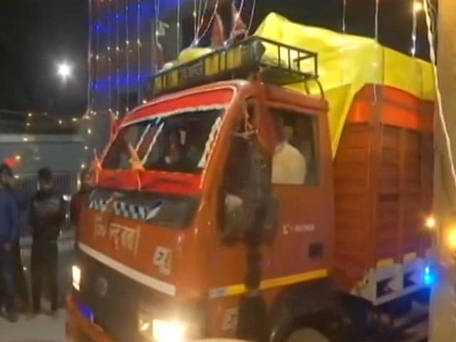 Video: पालकी में रामलला की प्रतीकात्मक मूर्ती को घुमाया गया, श्रद्धालुओं ने की फूलों की बारिश