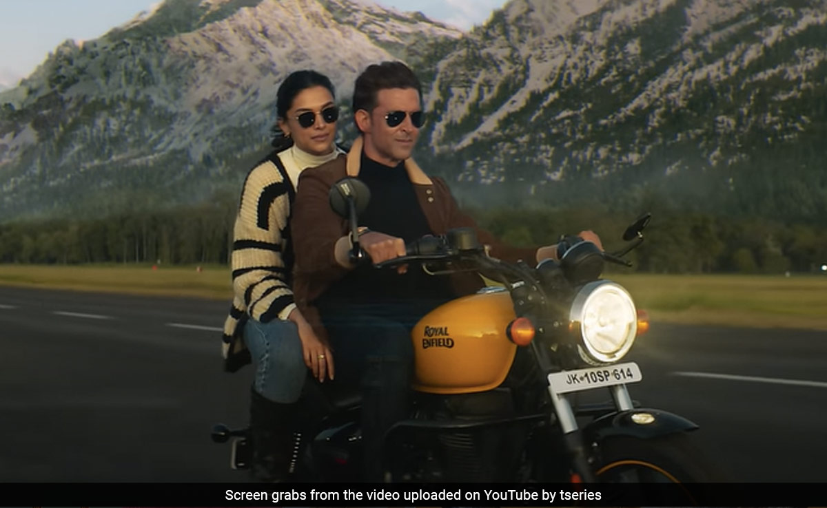 <i>Fighter</i> Song <i>Heer Aasmani</i>: Hrithik Roshan-Deepika Padukone Celebrate Indomitable Spirit And Friendship