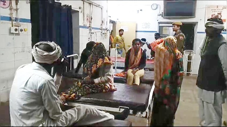धौलपुर: घर के सामने जुआ खेलने से रोकने पर दो पक्षों में खूनी संघर्ष, 4 महिला समेत 7 घायल