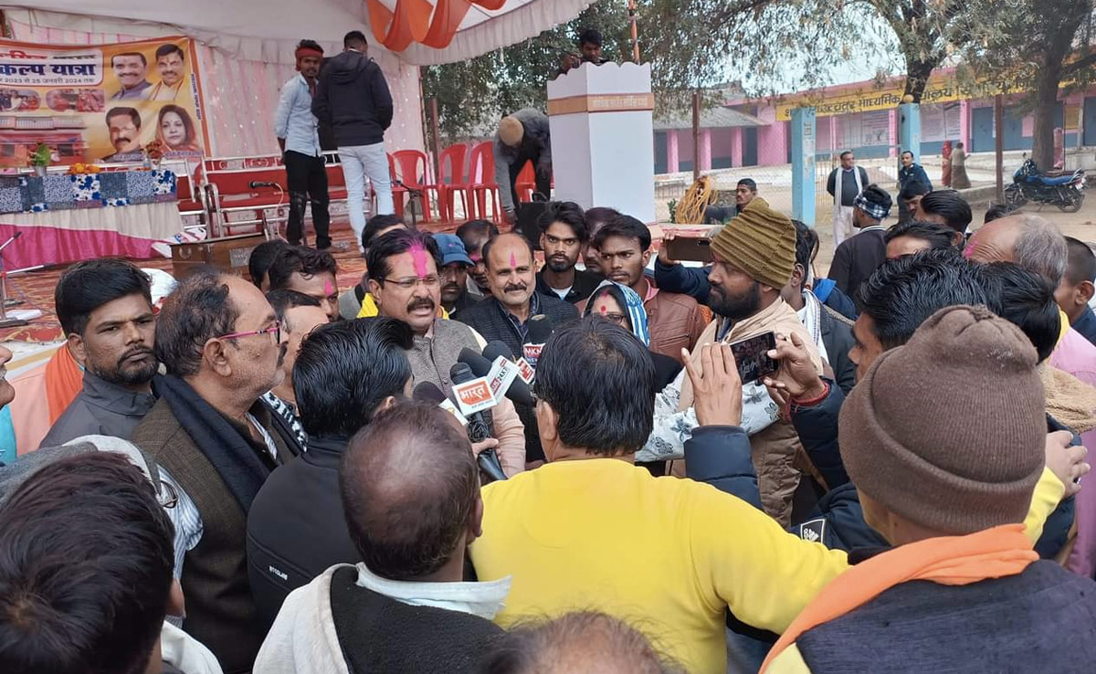 भारत विकसित संकल्प यात्रा के दौरान अधिकारी ही रहे गायब, विधायक को आया गुस्सा, कहा- लापरवाहों पर होगी कार्रवाई