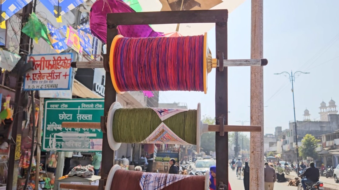मकर संक्रांति के समय मांग बढ़ने के साथ बढ़ जाती है सख्ती, जानिए क्यों खतरनाक है चाइनीज मांझा