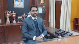 सीकर के नए कलेक्टर पहुंचे कलेक्ट्रट ऑफिस, समस्याओं का समाधान करने का दिया भरोसा