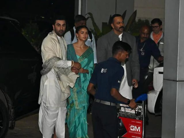 Video: Ayodhya: सेलेब्‍स का अयोध्‍या पहुंचना हुआ शुरू