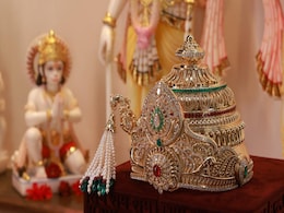 सूरत में तैयार हुआ रामलला का रत्न जड़ित सोने का मुकुट, चांदी से बना राम मंदिर का मॉडल सूरत में तैयार हुआ रामलला का रत्न जड़ित सोने का मुकुट, चांदी से बना राम मंदिर का मॉडल