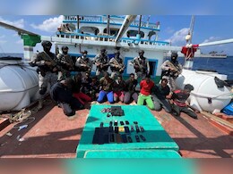 36 घंटे के अंदर भारतीय नौसेना का दूसरा सफल ऑपरेशन, 17 ईरानियों के बाद 19 पाकिस्तानी नाविकों को भी बचाया