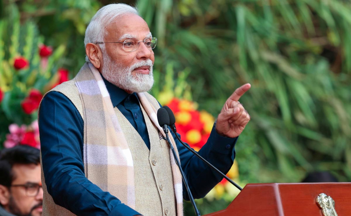 PM Modi Asks Young Voters To Defeat <i>'Parivarwadi'</i> Parties, Seeks Suggestions For BJP Manifesto