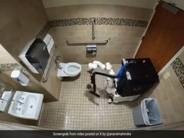 बाथरूम साफ करता दिखा रोबोट, आनंद महिंद्रा बोले- हमें इनकी जरूरत है, लेकिन लोग इस बात से डर गए बाथरूम साफ करता दिखा रोबोट, आनंद महिंद्रा बोले- हमें इनकी जरूरत है, लेकिन लोग इस बात से डर गए