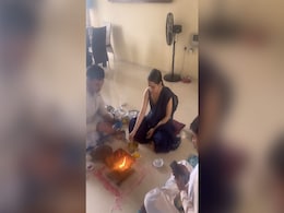 राम मंदिर के लिए उर्फी जावेद ने किया यज्ञ, Video देख लोग यूं कर रहे हैं तारीफ राम मंदिर के लिए उर्फी जावेद ने किया यज्ञ, Video देख लोग यूं कर रहे हैं तारीफ
