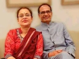 MP हाईकोर्ट ने पूर्व CM शिवराज की पत्नी साधना सिंह को भेजा नोटिस, इस कांग्रेस नेता के केस की सुनवाई पर लगी रोक MP हाईकोर्ट ने पूर्व CM शिवराज की पत्नी साधना सिंह को भेजा नोटिस, इस कांग्रेस नेता के केस की सुनवाई पर लगी रोक