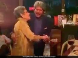 Viral Video: Kapil Dev's Moves On <i>Gulaabi Aankhein</i> Leaves Internet Stunned Viral Video: Kapil Dev's Moves On <i>Gulaabi Aankhein</i> Leaves Internet Stunned