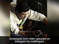 VIDEO: अयोध्या पहुंचे राम चरण को फैन्स से मिला ऐसा तोहफा, आरआरआर एक्टर रोक नहीं पाए आंसू