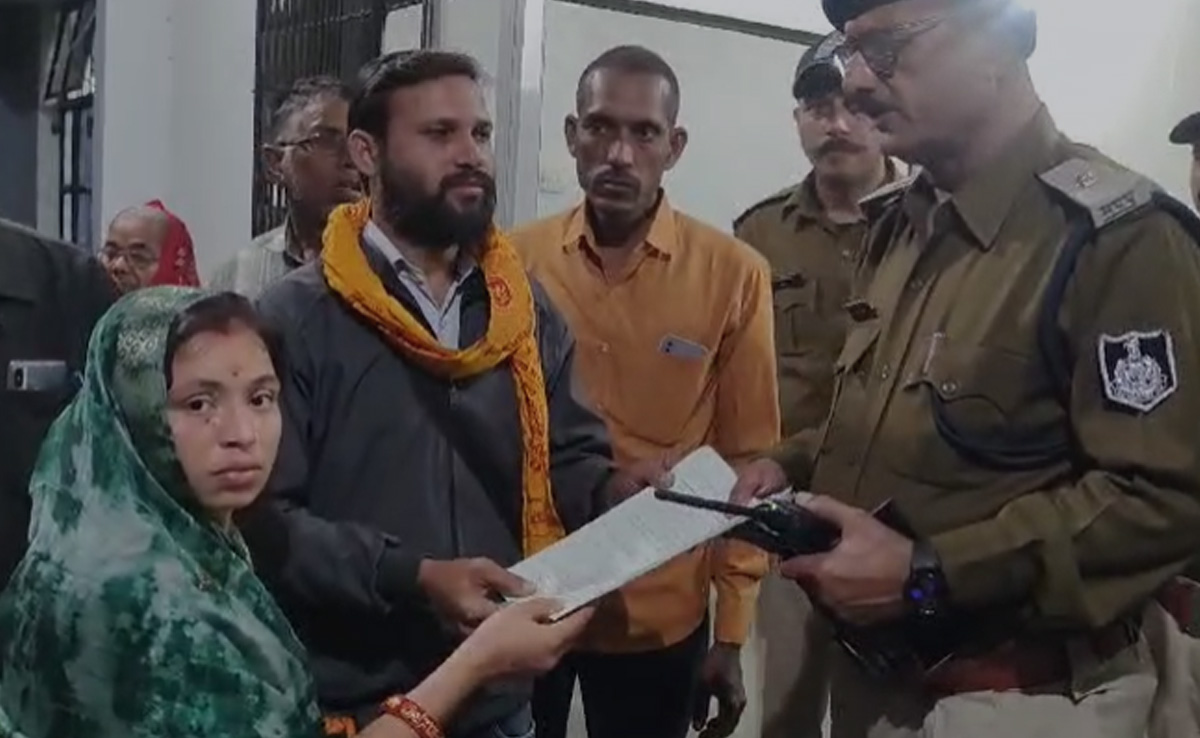 Khargone: अतिक्रमण हटाने गई महिला सरपंच के साथ मारपीट, नाराज ग्रामीण पहुंचे SP ऑफिस