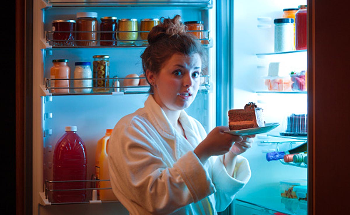 Unhealthy snacking post-dinner can increase your overall calorie intake