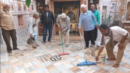 राम मंदिर प्राण प्रतिष्ठा को लेकर मुस्लिम समुदाय में भी उत्साह, मंदिर की साफ-सफाई करते नजर आए